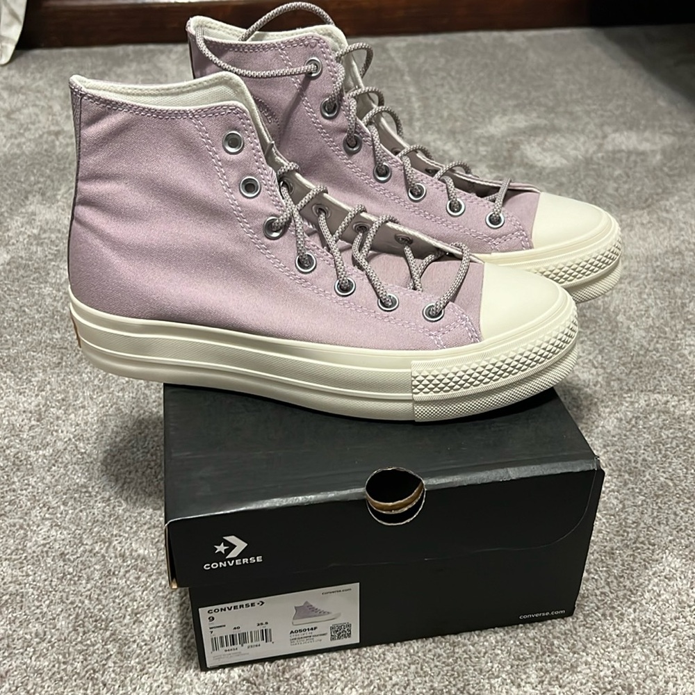 New in box Converse Lift size 9